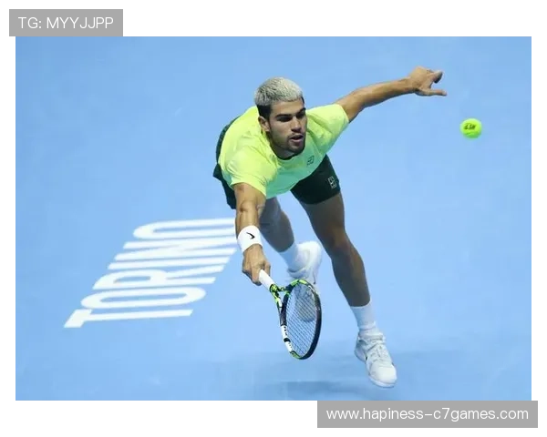 全球网球巡回赛：新兴选手崛起挑战顶级高手争夺年终总决赛资格