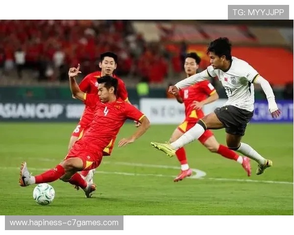 中国足球队备战亚洲杯 目标突破自我争取更好成绩