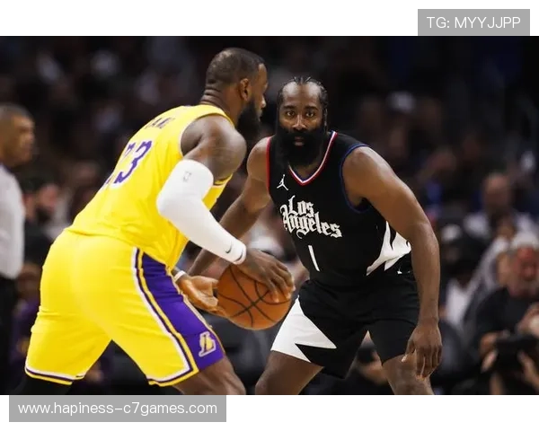 勒布朗携手浓眉引领湖人反击勇士，哈登加盟快船成新季焦点